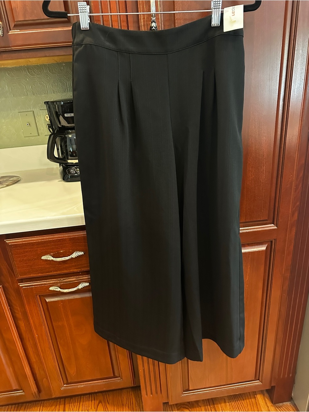Liz Claiborne Black cropped wide leg pants